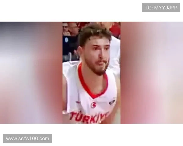 卡马文加天秀右边锋位置首次亮相 完美1v2突破转身磕球技惊四座