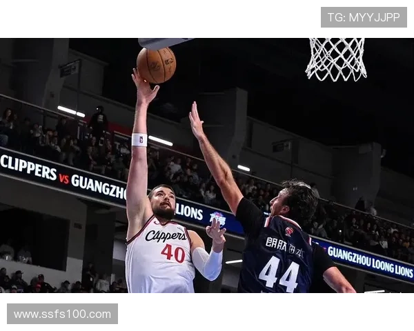 祖巴茨高效统治内线轻松砍下八分五板四助攻展现全面实力